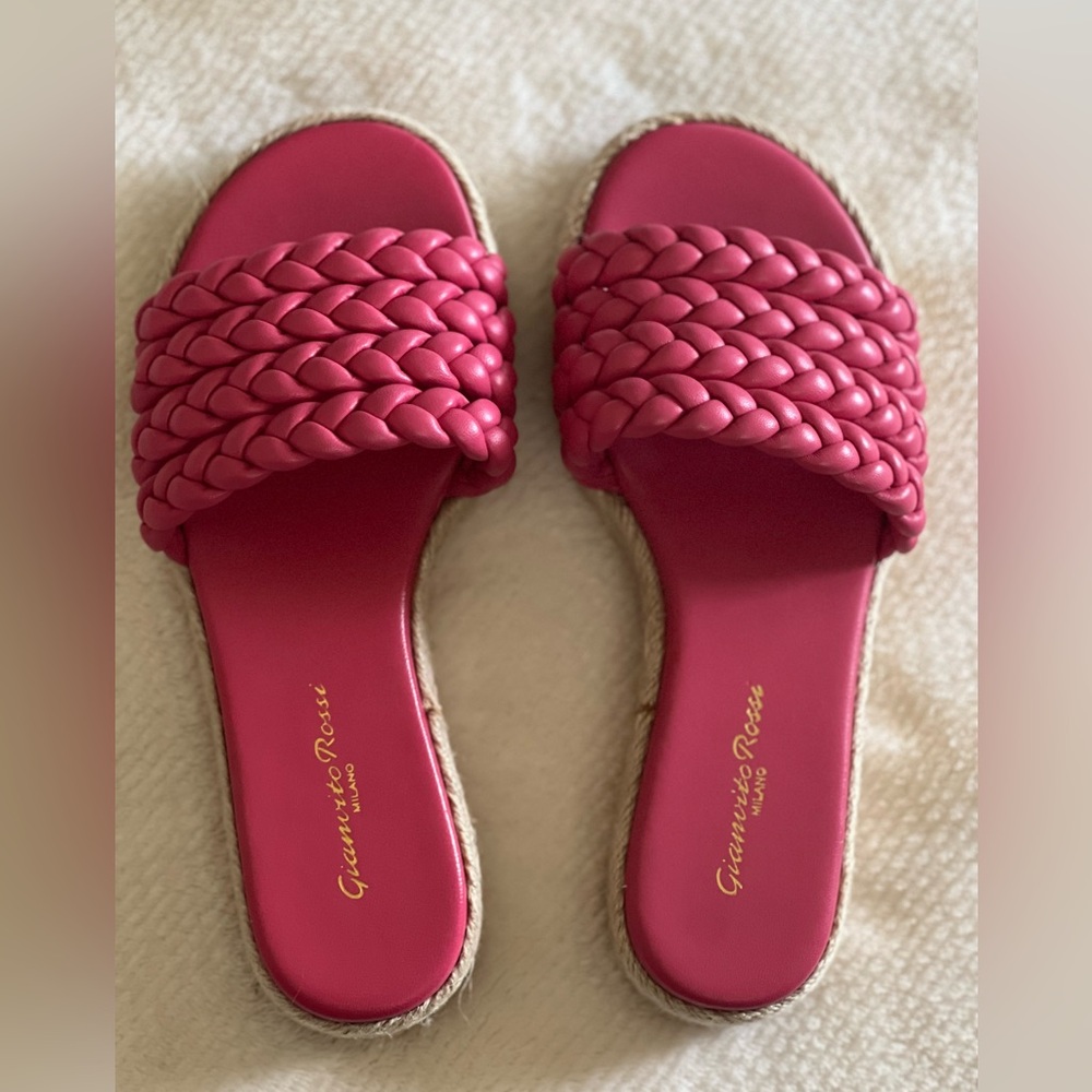 NWT. Gianvito Rossi Marbella. Sz 37, US 7. Color Napa Ruby Rose.